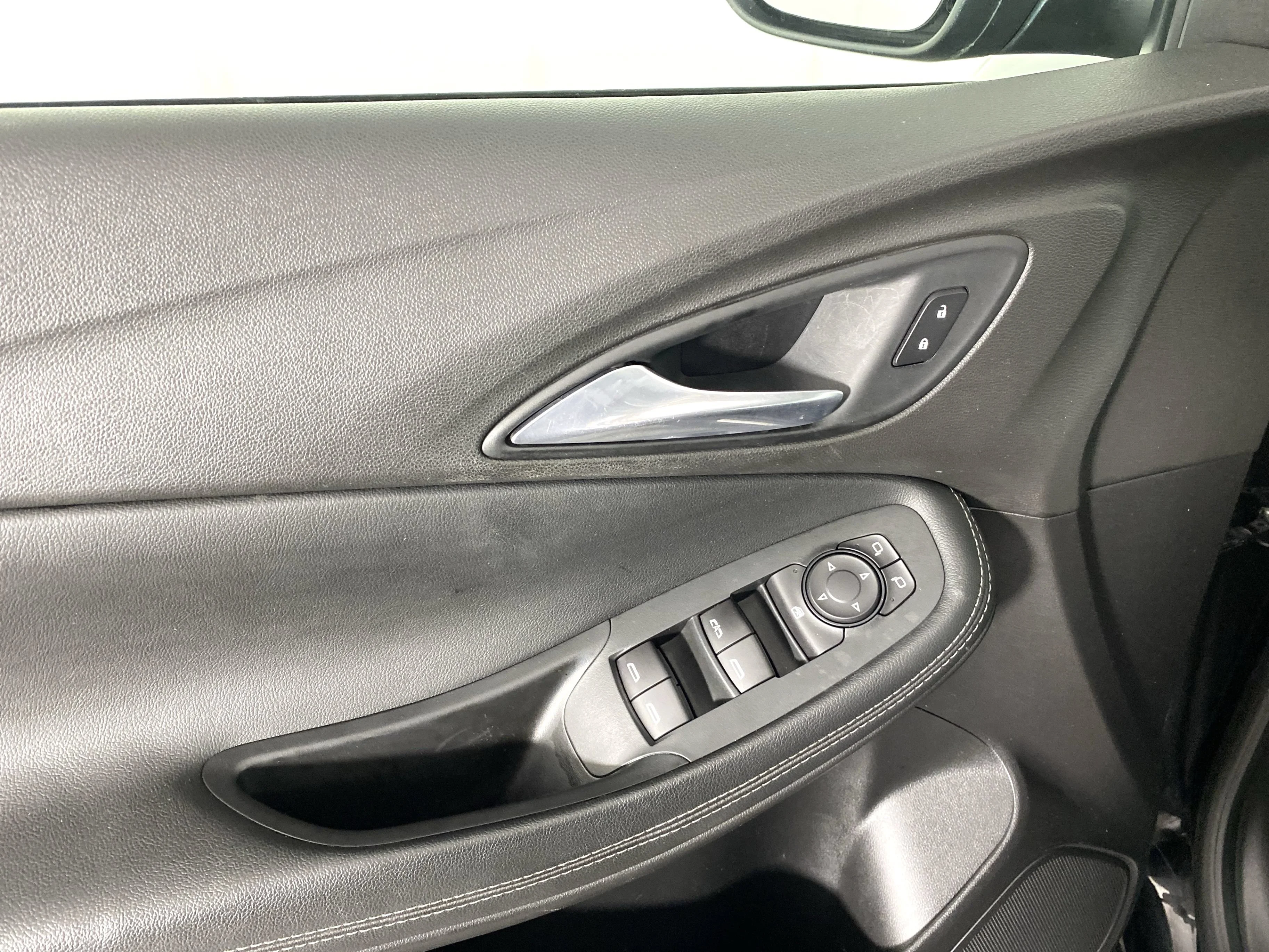 Used 2021 Ebony Twilight Metallic Buick Preferred image 13