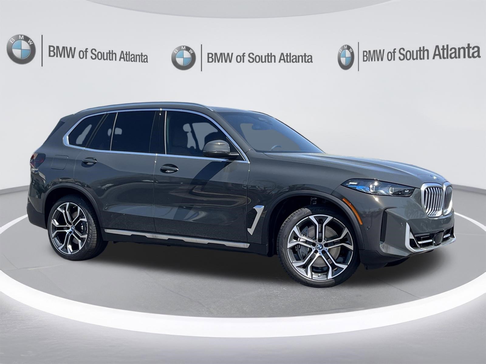 New 2026 Dravit Grey Metallic BMW xDrive50e image 2