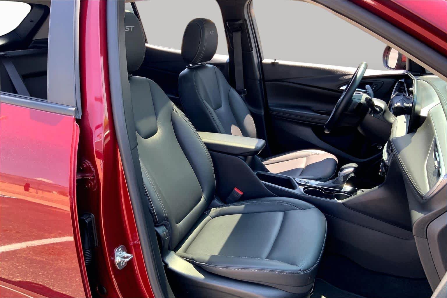 Used 2024  Buick Sport Touring image 8