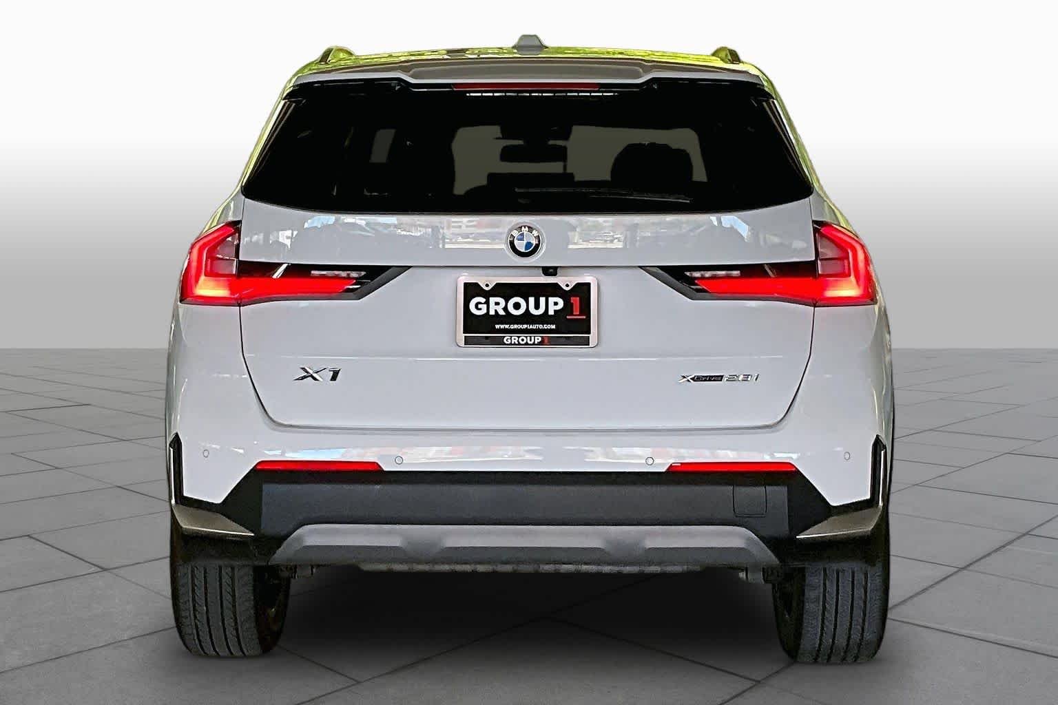 Used 2023 Alpine White BMW xDrive28i image 4