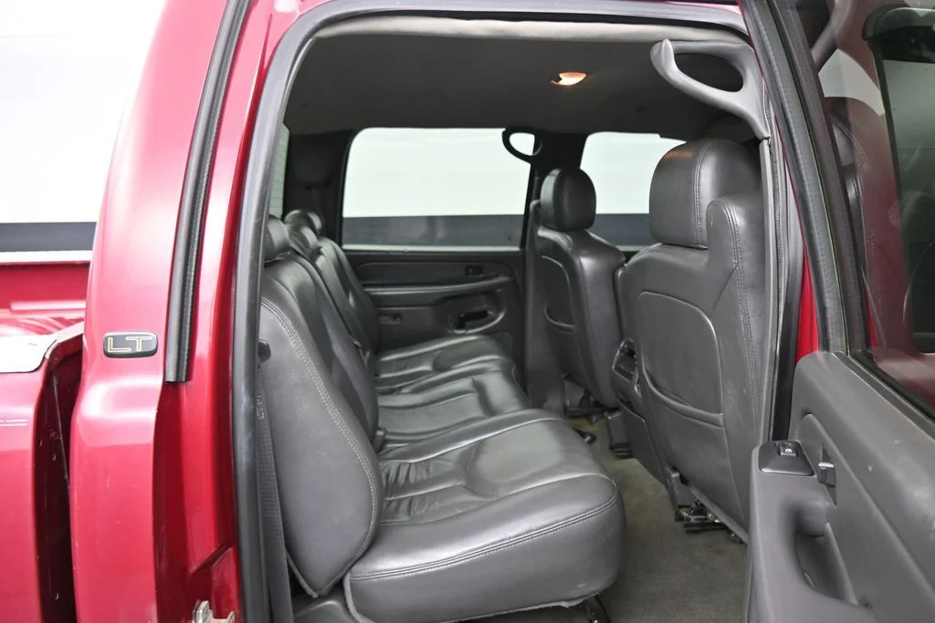 Used 2005 Red Chevrolet LT image 23