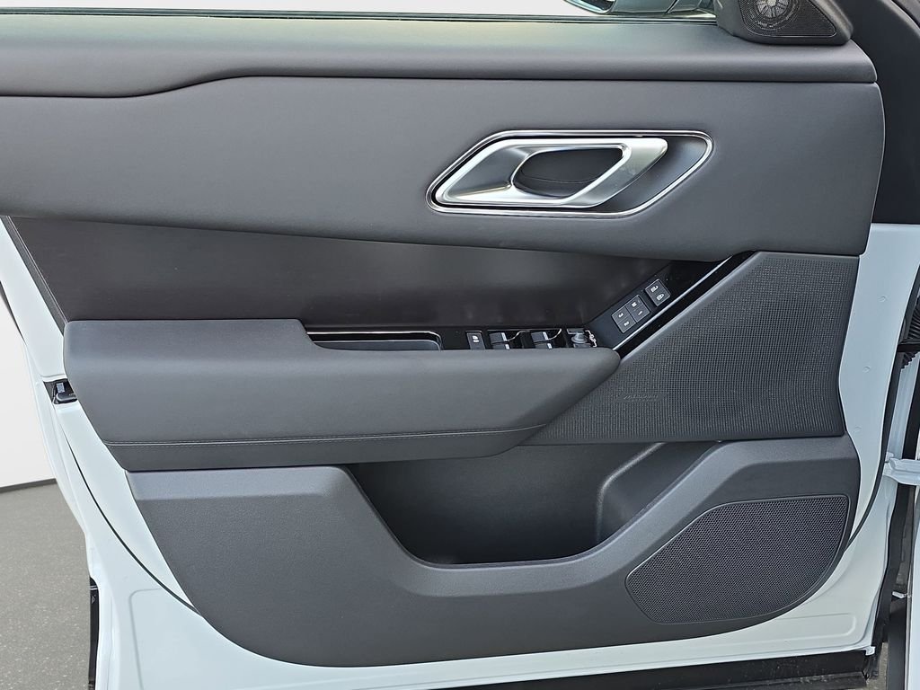 New 2026 Fuji White LAND ROVER Dynamic SE image 28