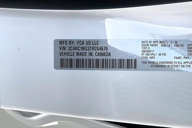 New 2026 Bright White Clear-Coat Exterior Paint Chrysler Select image 17