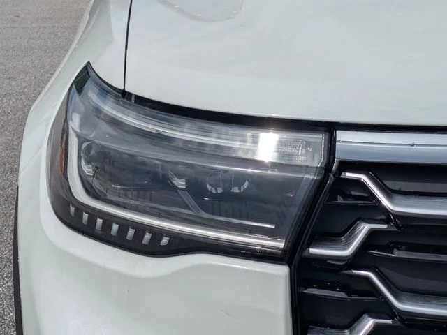 New 2026 Star White Metallic Tri-Coat Ford Platinum™ image 10