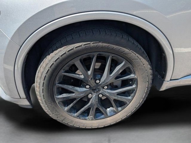 Used 2015 Silver Dodge SXT image 11