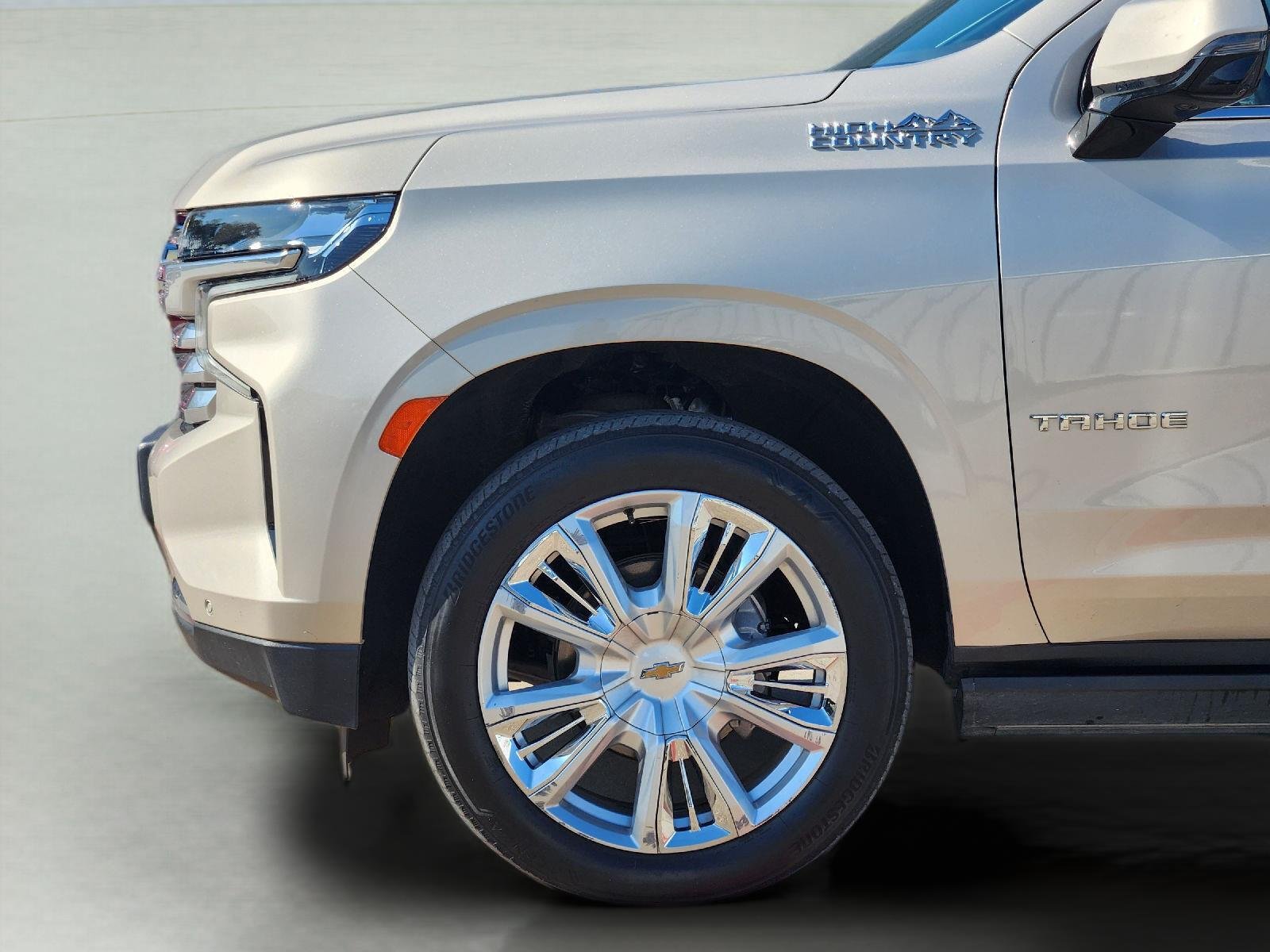 Used 2021 EMPIRE BEIGE METALLIC Chevrolet High Country image 9