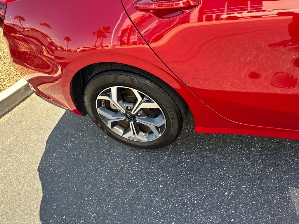 Used 2021 Red Kia LXS image 18