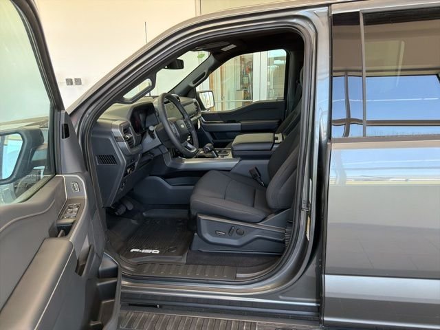 New 2026 Carbonized Gray Metallic Ford XLT image 18