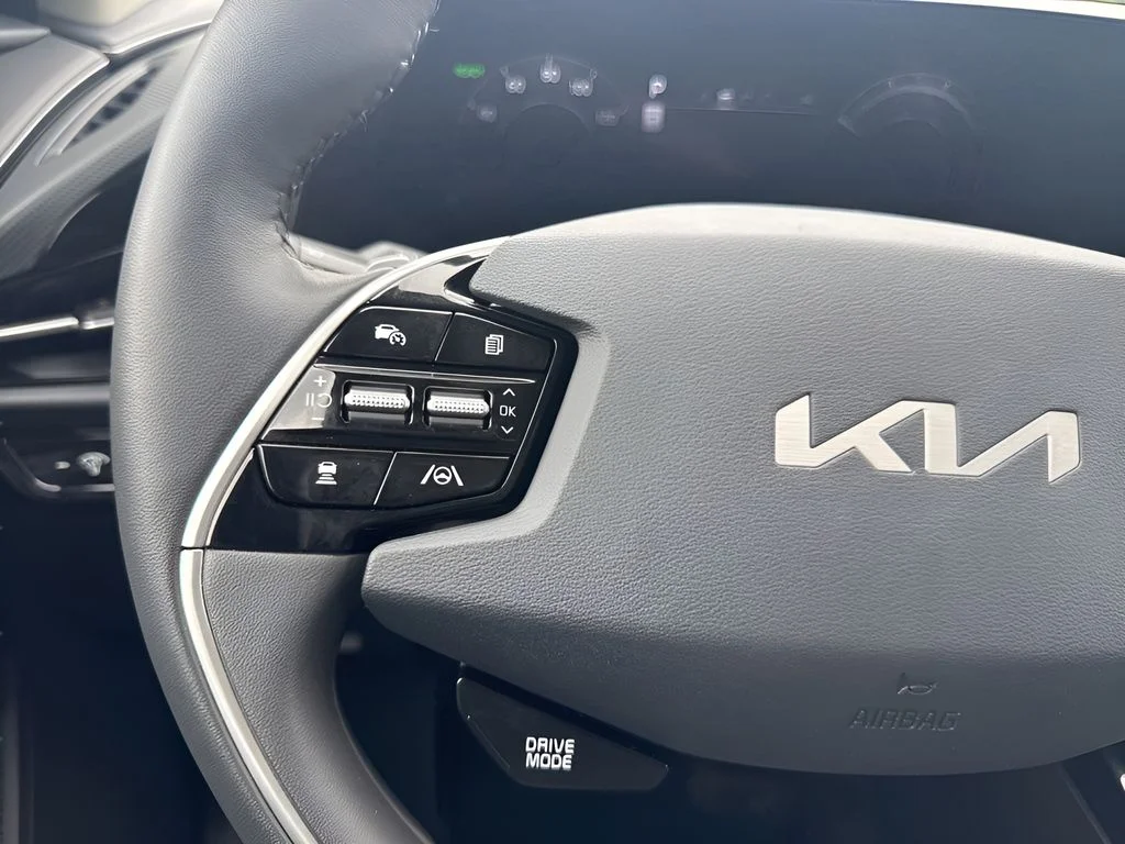 Used 2025 Gray Kia Wind image 14