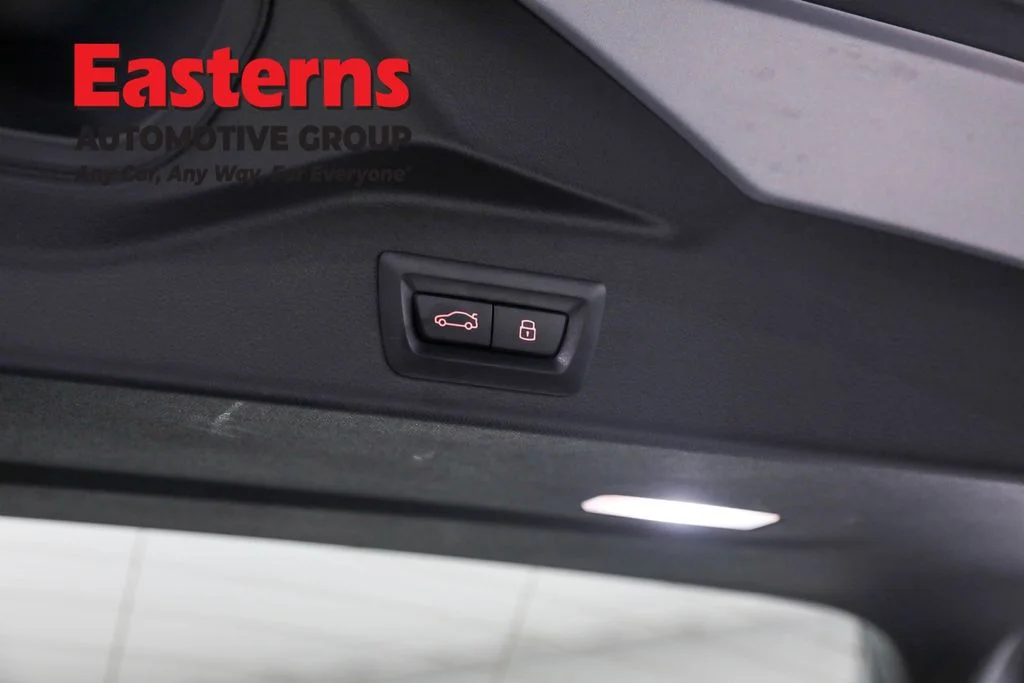 Used 2025 Gray BMW xDrive40i image 23
