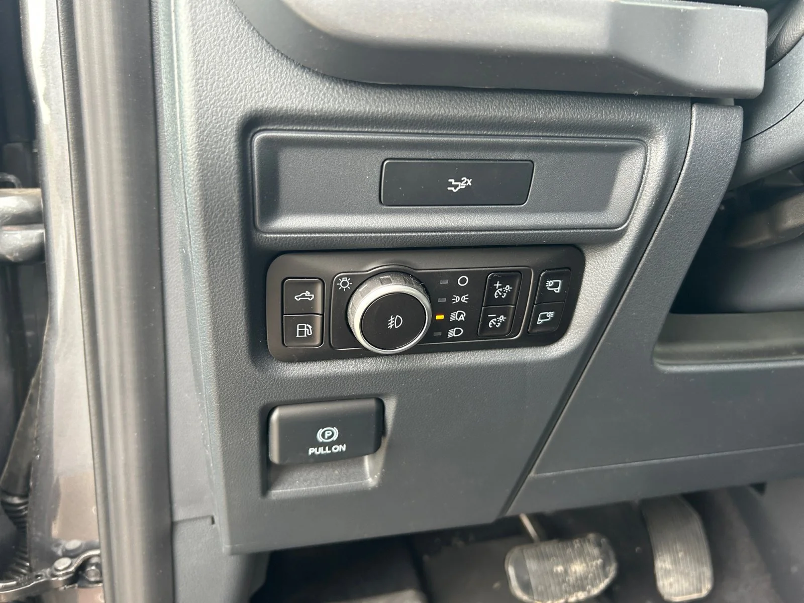 New 2026 Carbonized Grey Metallic Ford XLT image 16