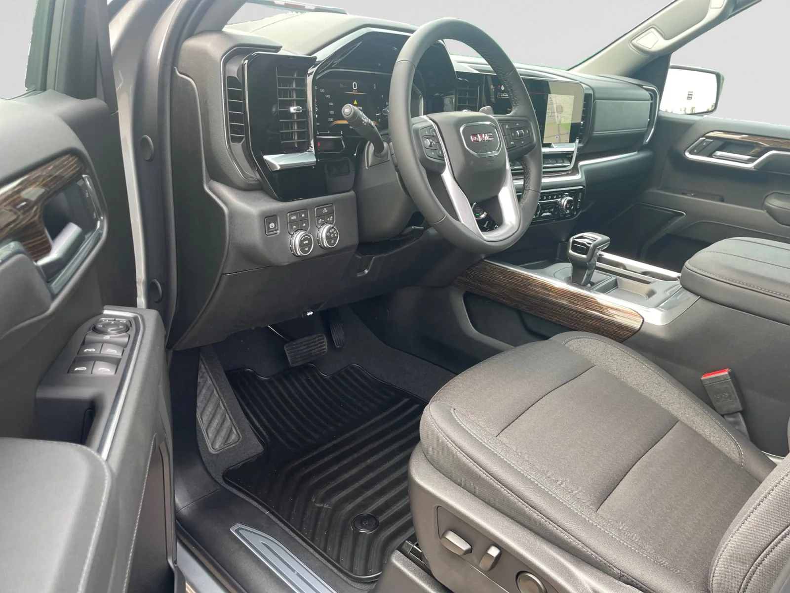 New 2026 Sterling Metallic GMC Elevation image 12