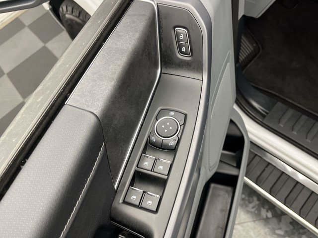 Used 2025 Oxford White Ford XLT image 8