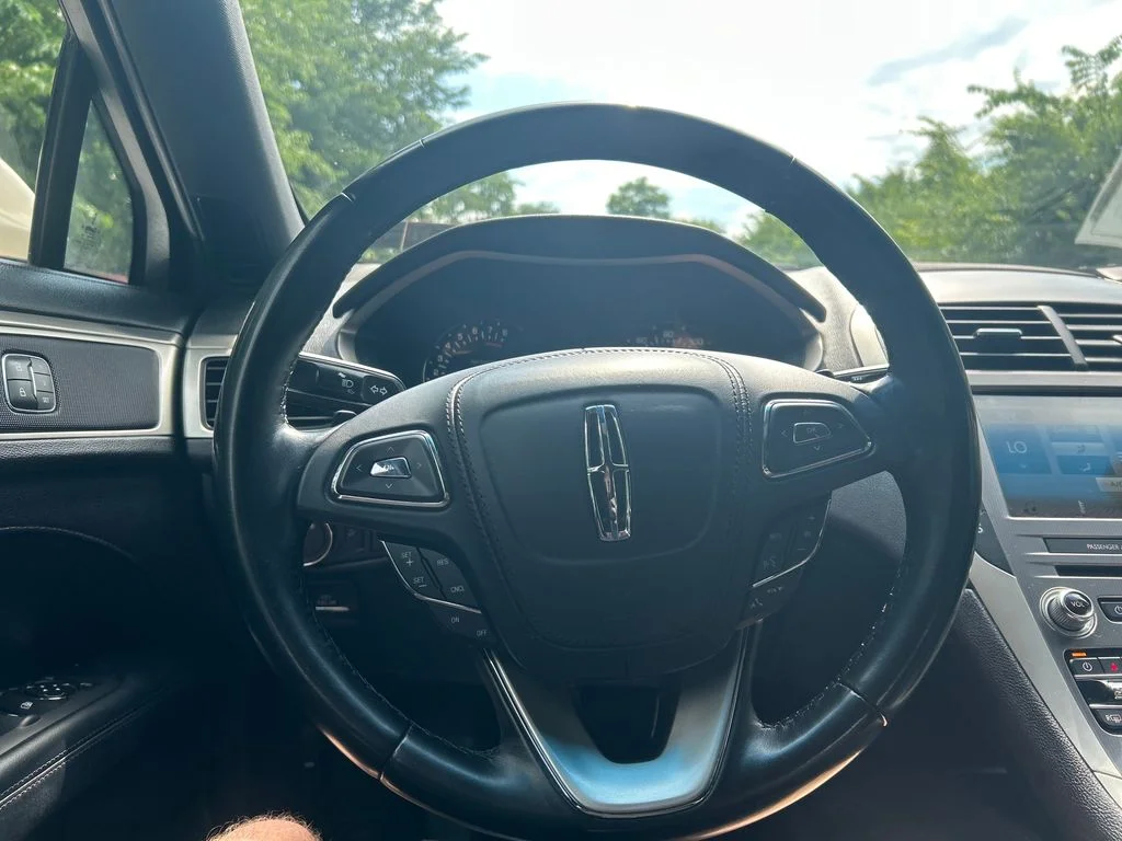 Used 2018  Lincoln Premiere image 15