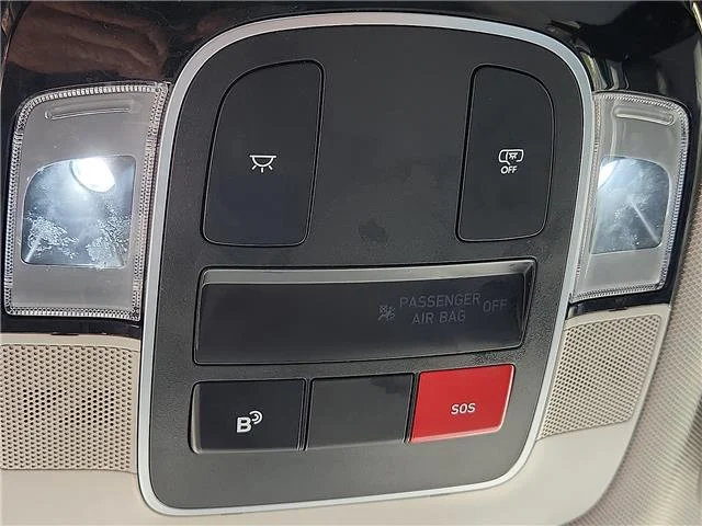 Used 2025 Black Hyundai SEL image 16