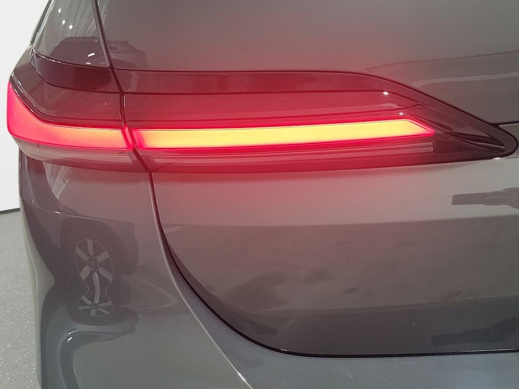 New 2026 Dravit Grey Metallic BMW 740i image 22