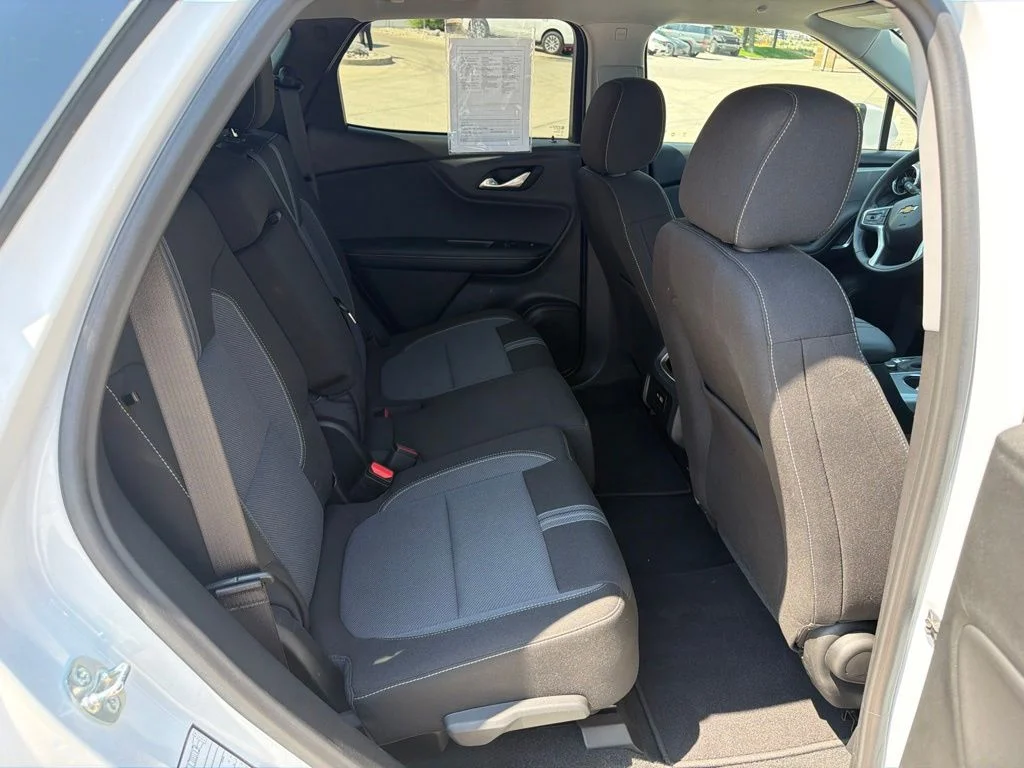 Used 2025 White Chevrolet LT image 19