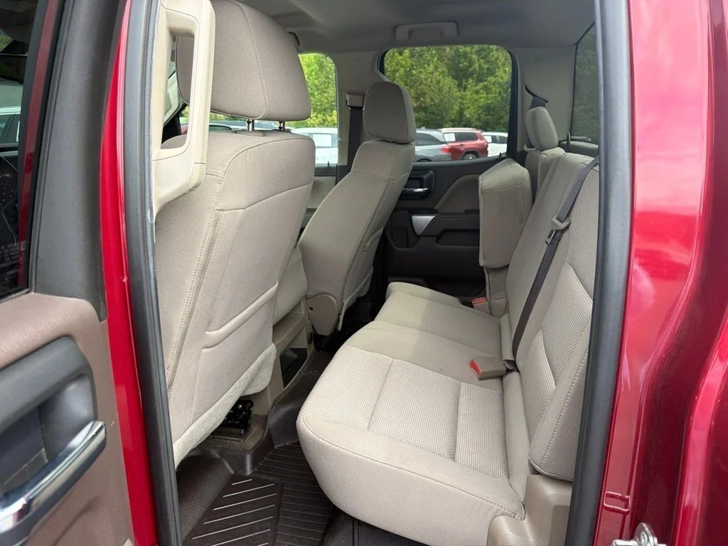 Used 2018 Red Chevrolet LT image 9