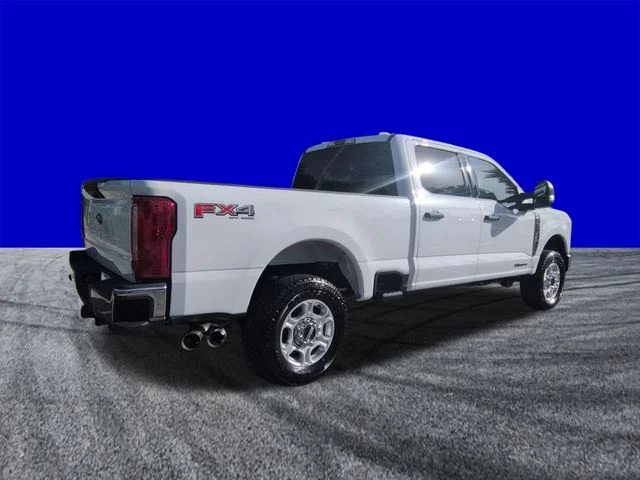 New 2026 Oxford White Ford F-250® XLT image 4