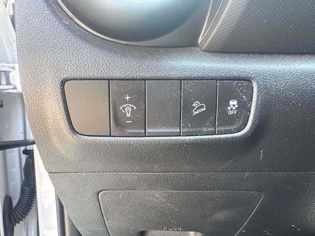 2023 Hyundai Kona SE - Photo 19