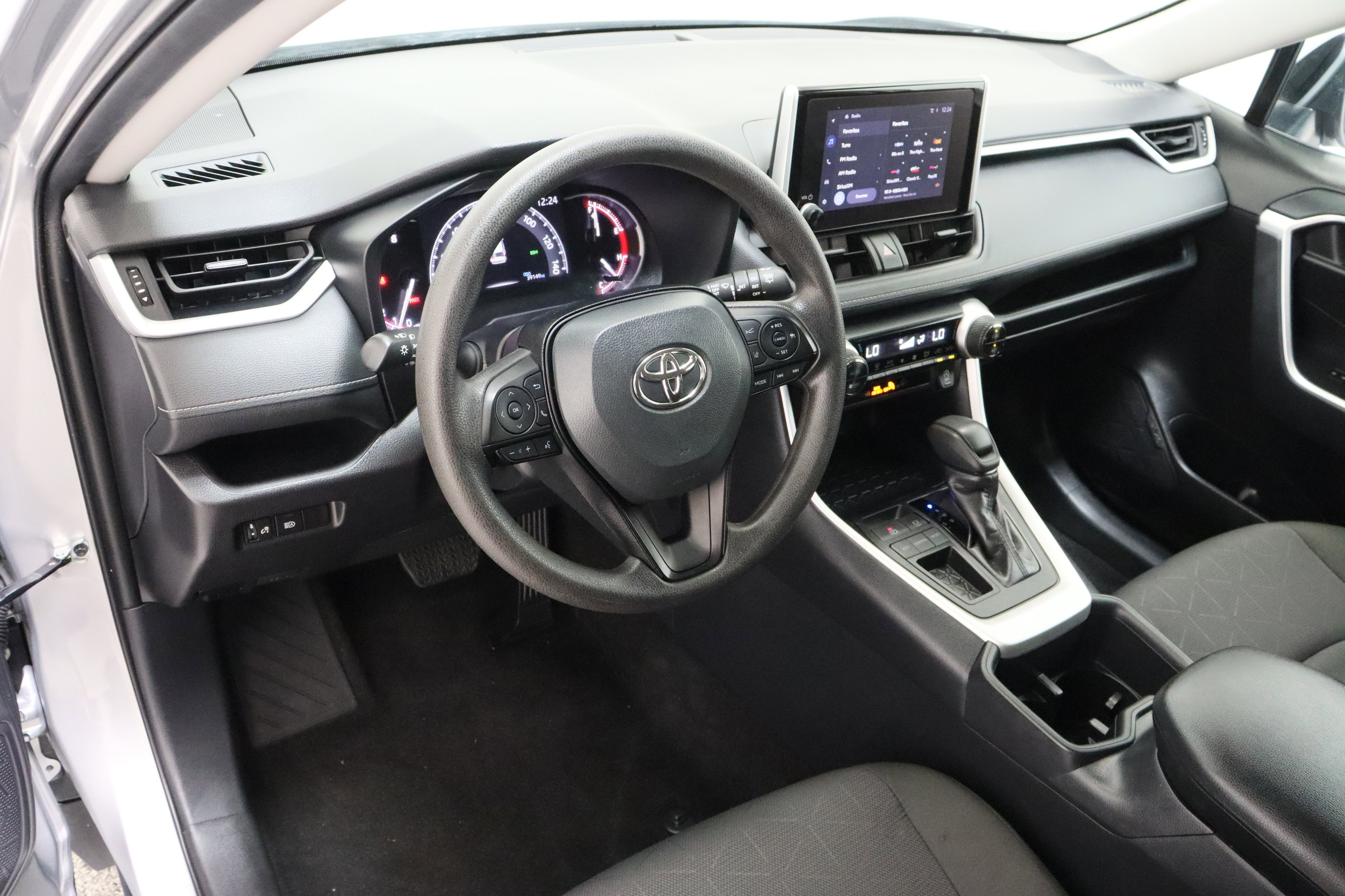 Used 2025 Silver Sky Metallic Toyota XLE 2.5L image 13
