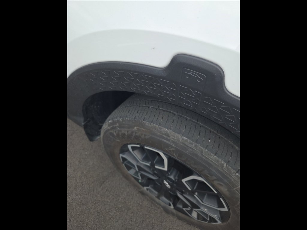 Used 2023 White Hyundai SEL Premium image 3