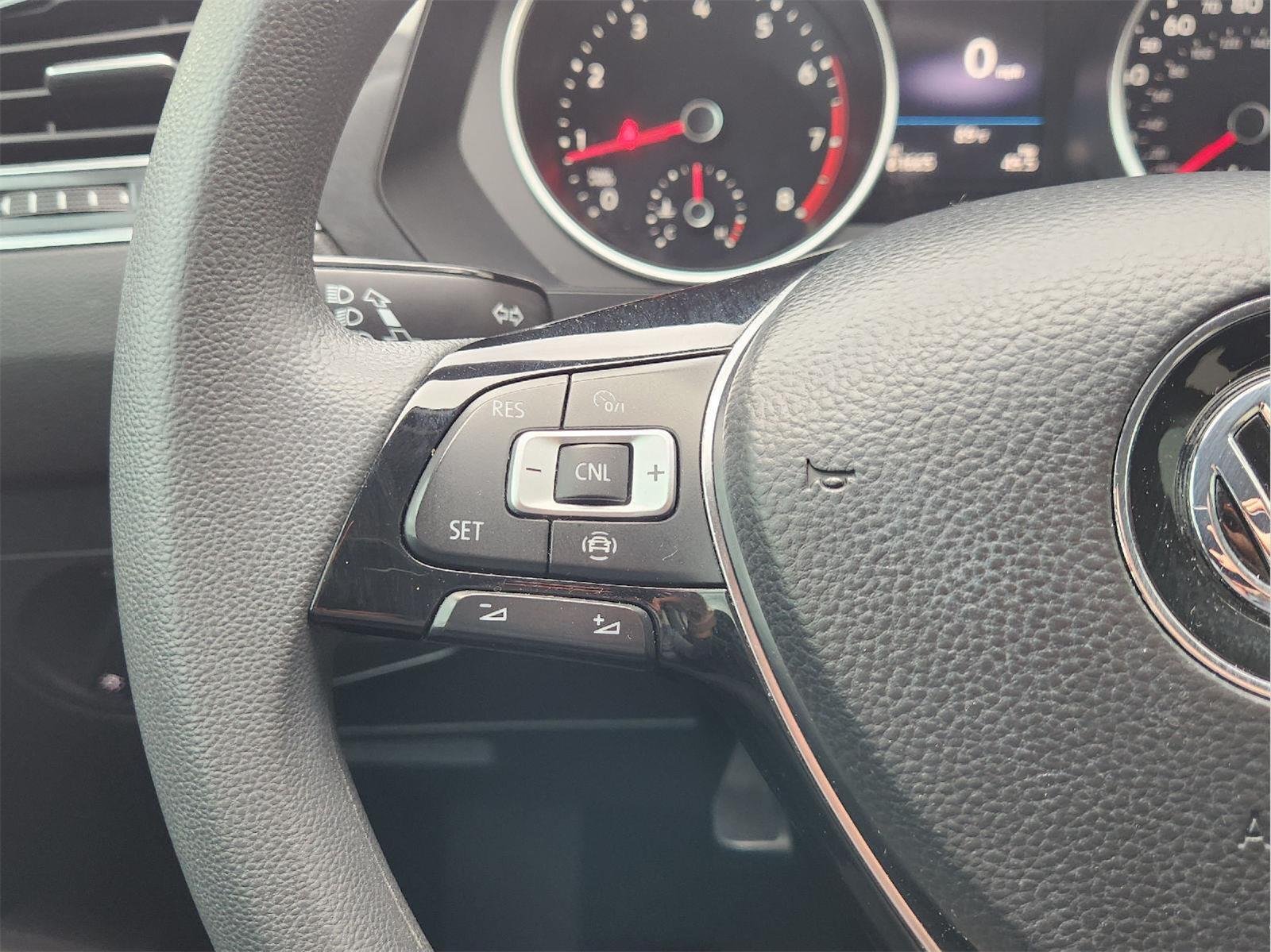 2020 Volkswagen Tiguan photo 26 of 32