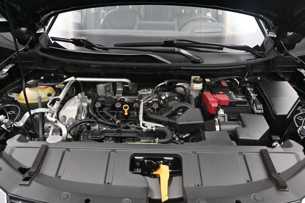 Used 2021 Black Nissan Platinum image 24