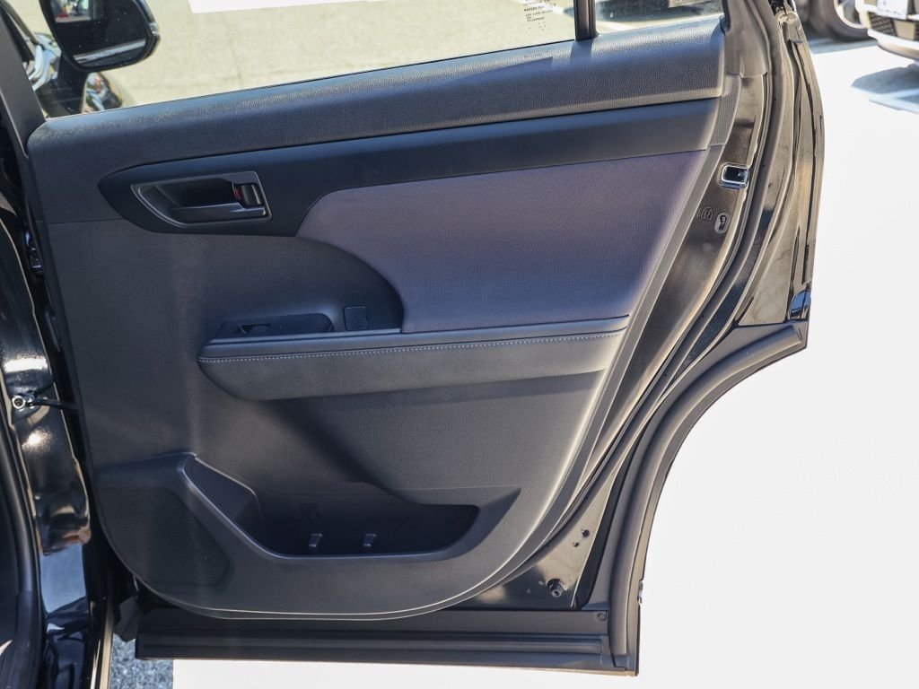 2024 Toyota Highlander LE - Photo 18