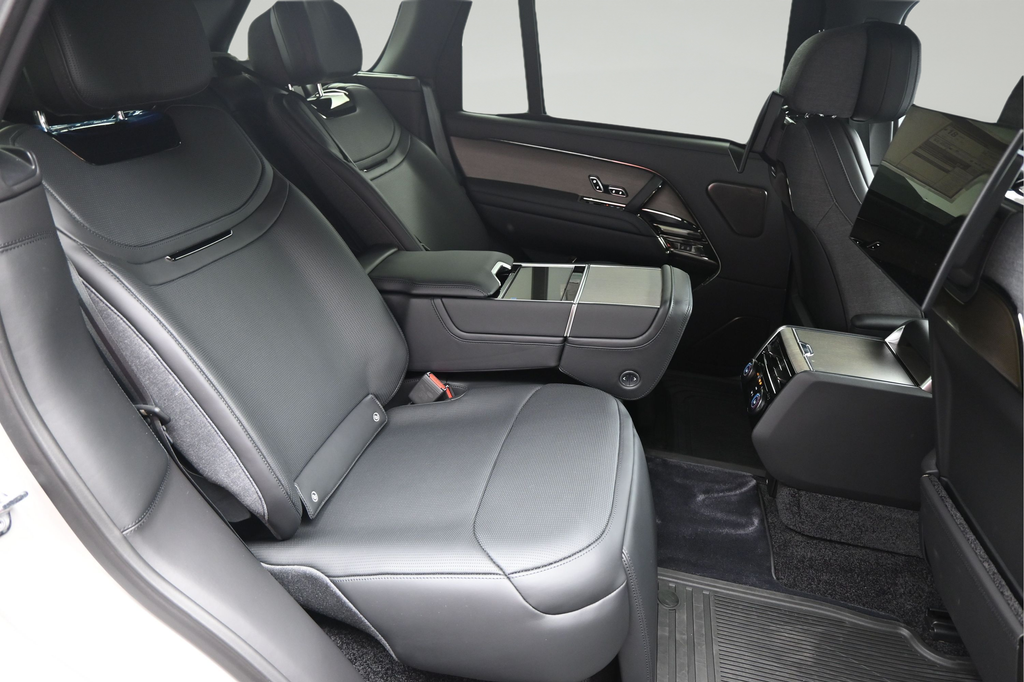 2026 Land Rover Range Rover SV - Photo 16