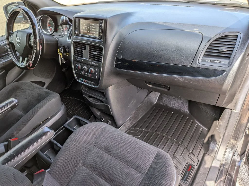 Used 2019 Black Dodge SE image 28