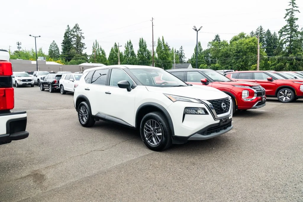 Used 2023 White Nissan S image 26