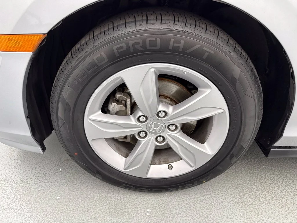 Used 2020 Silver Honda EX-L image 4