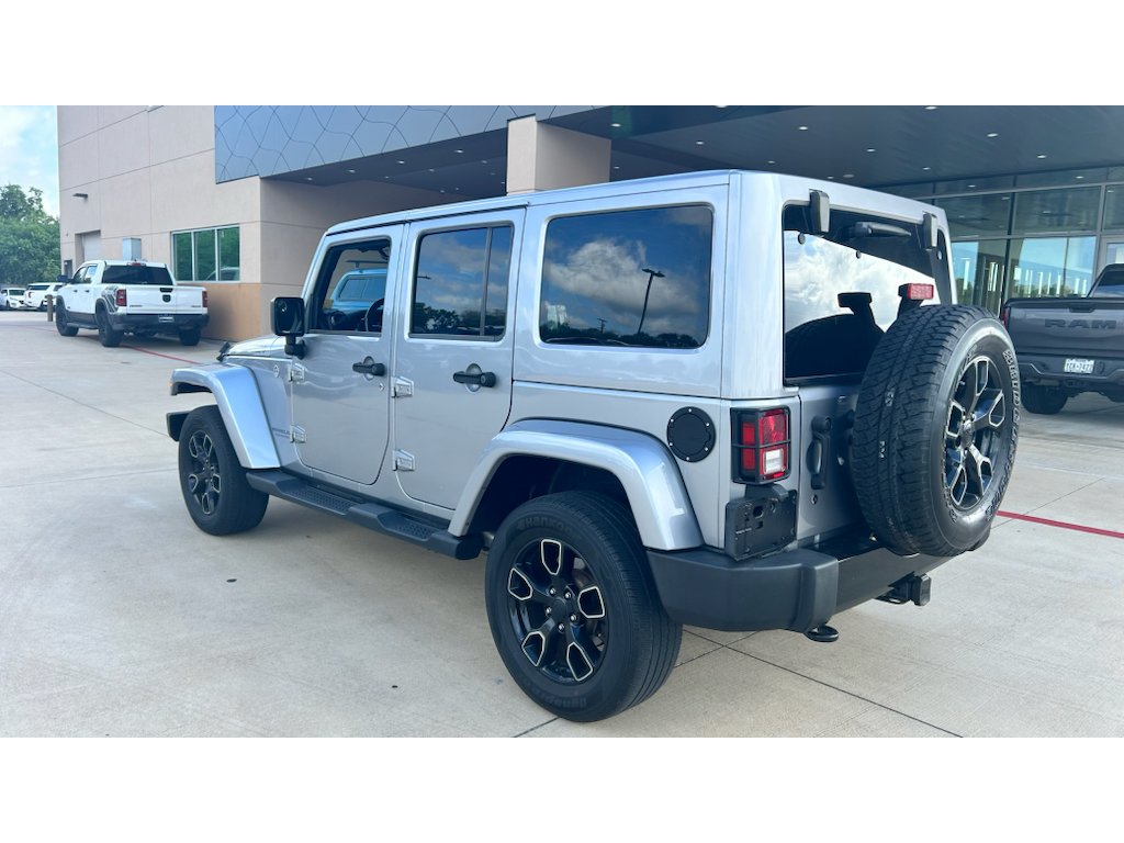Used 2017 Silver Jeep Unlimited Sahara image 8