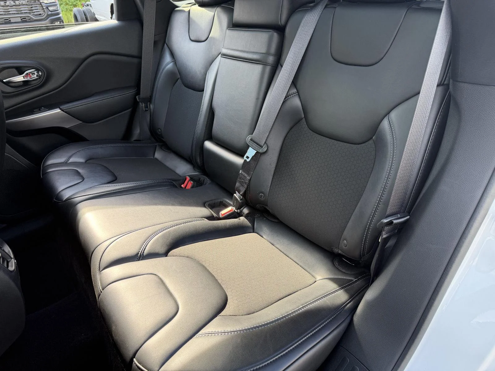 Used 2019 Bright White Clearcoat Jeep Latitude Plus image 18
