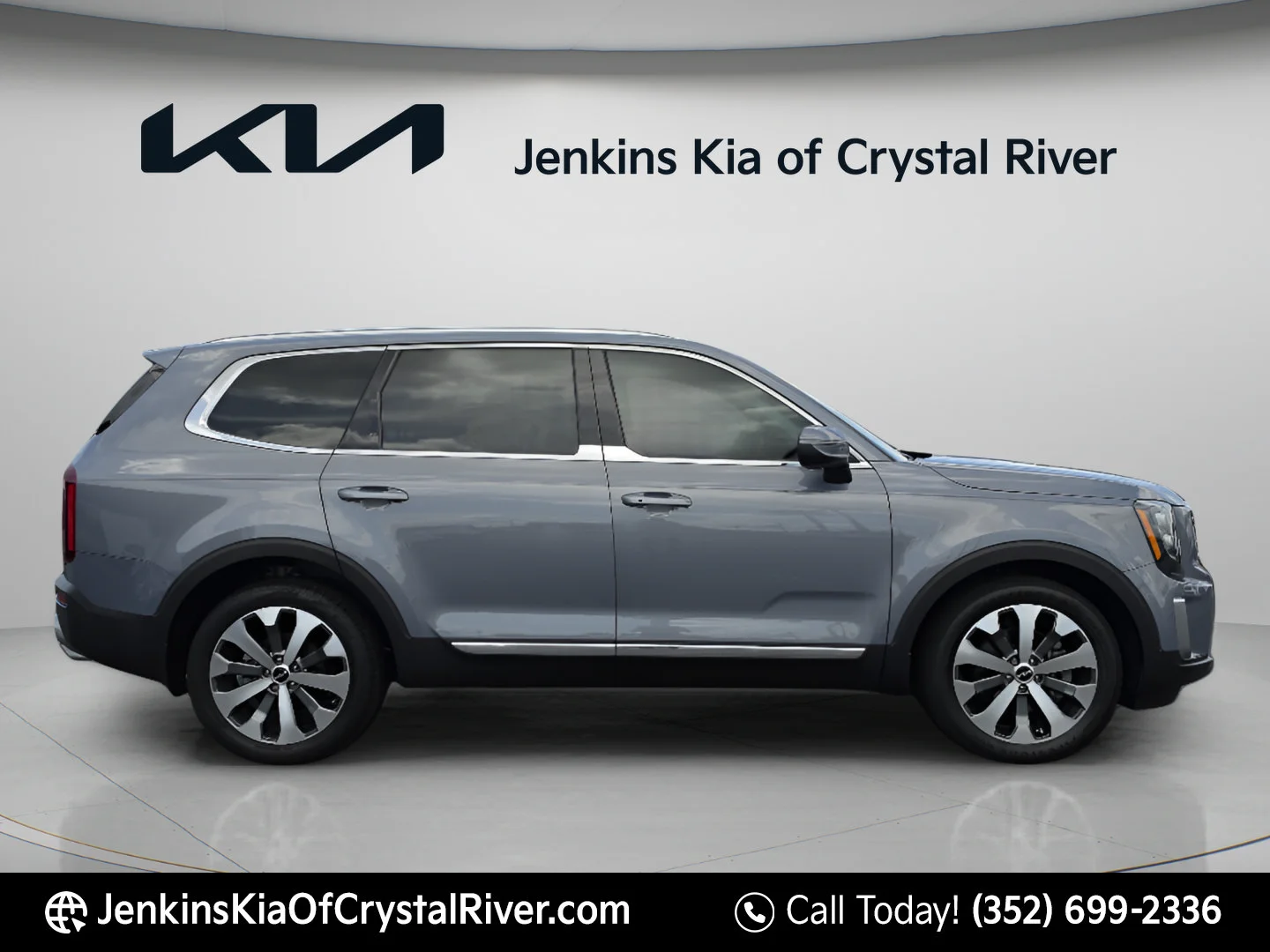 Used 2022 Everlasting Silver Kia EX image 3