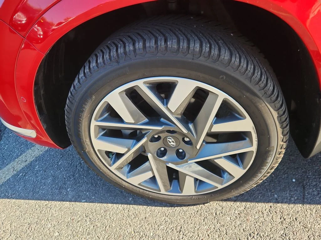 Used 2022 Red Hyundai Calligraphy image 18