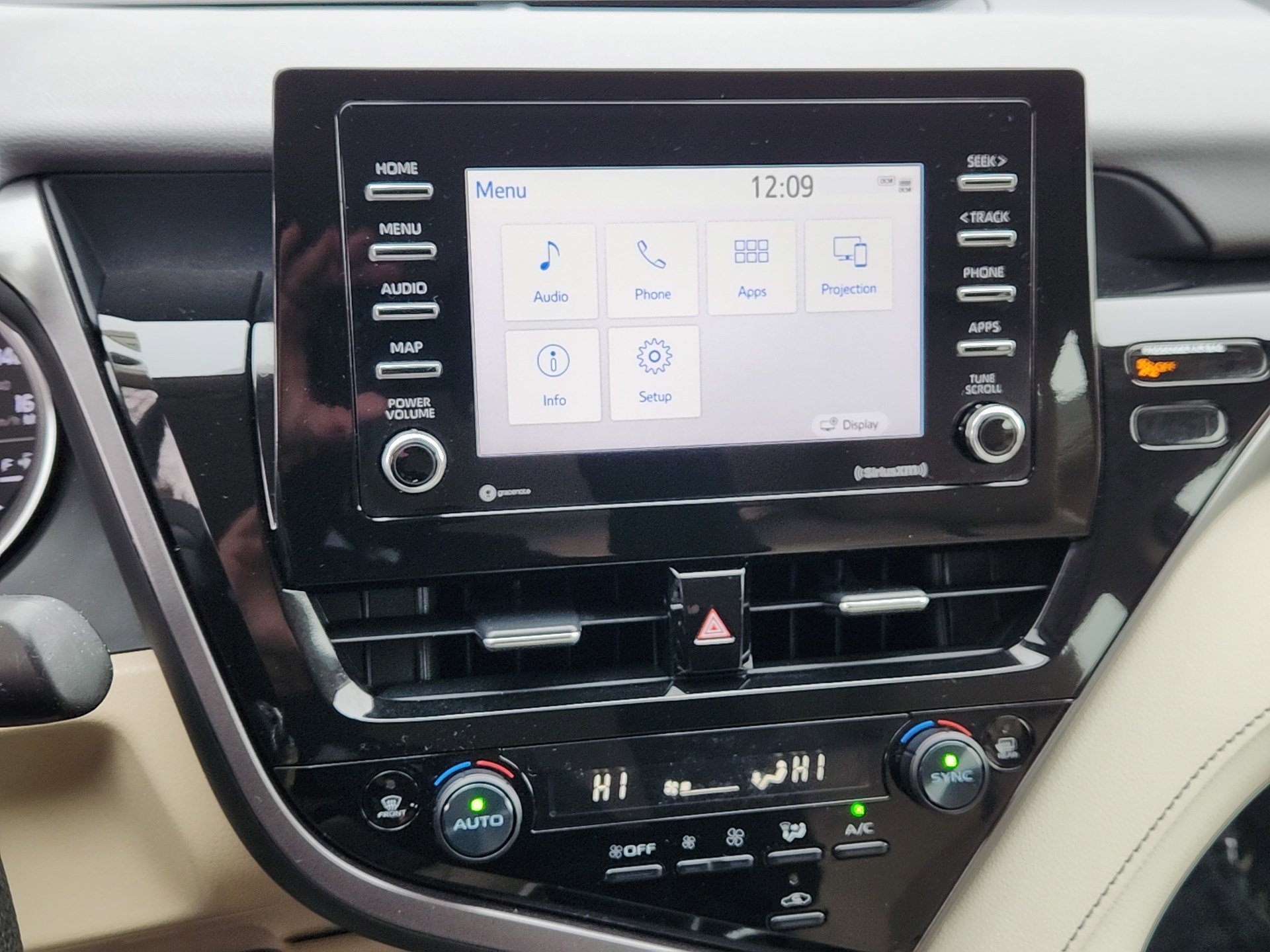 2023 Toyota Camry LE - Photo 14