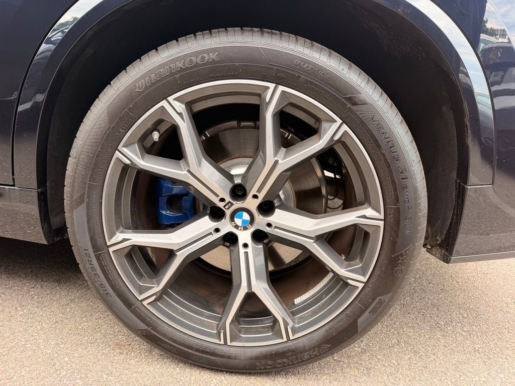 Used 2026 Carbon Black Metallic BMW M60i image 5