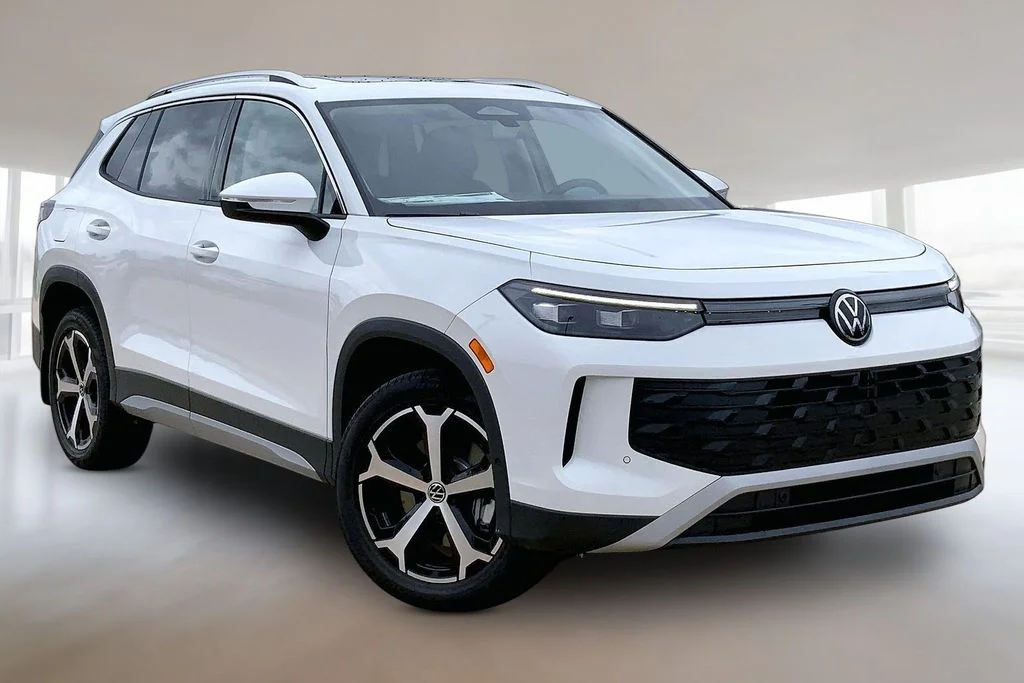 New 2026 Pure White Volkswagen 2.0T SE image 2