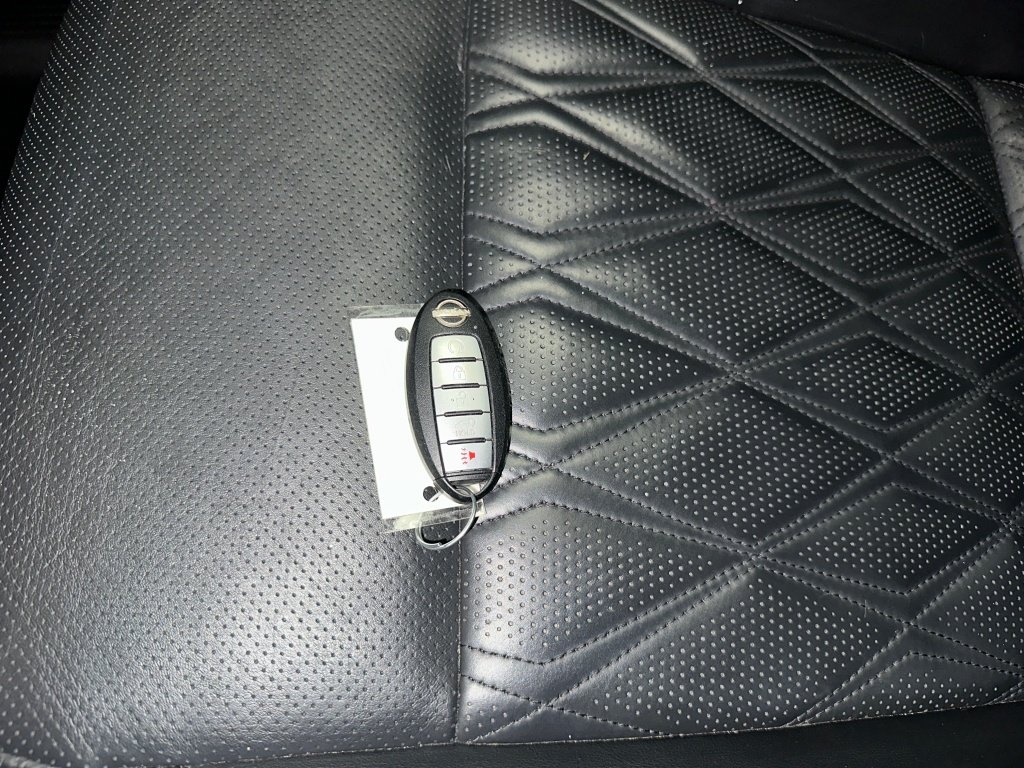 Used 2022 Gun Metallic Nissan Platinum image 4