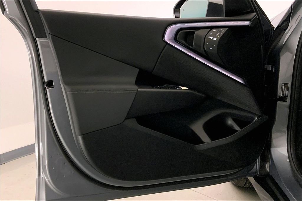 Used 2025 Skyscraper Grey Metallic BMW  image 24