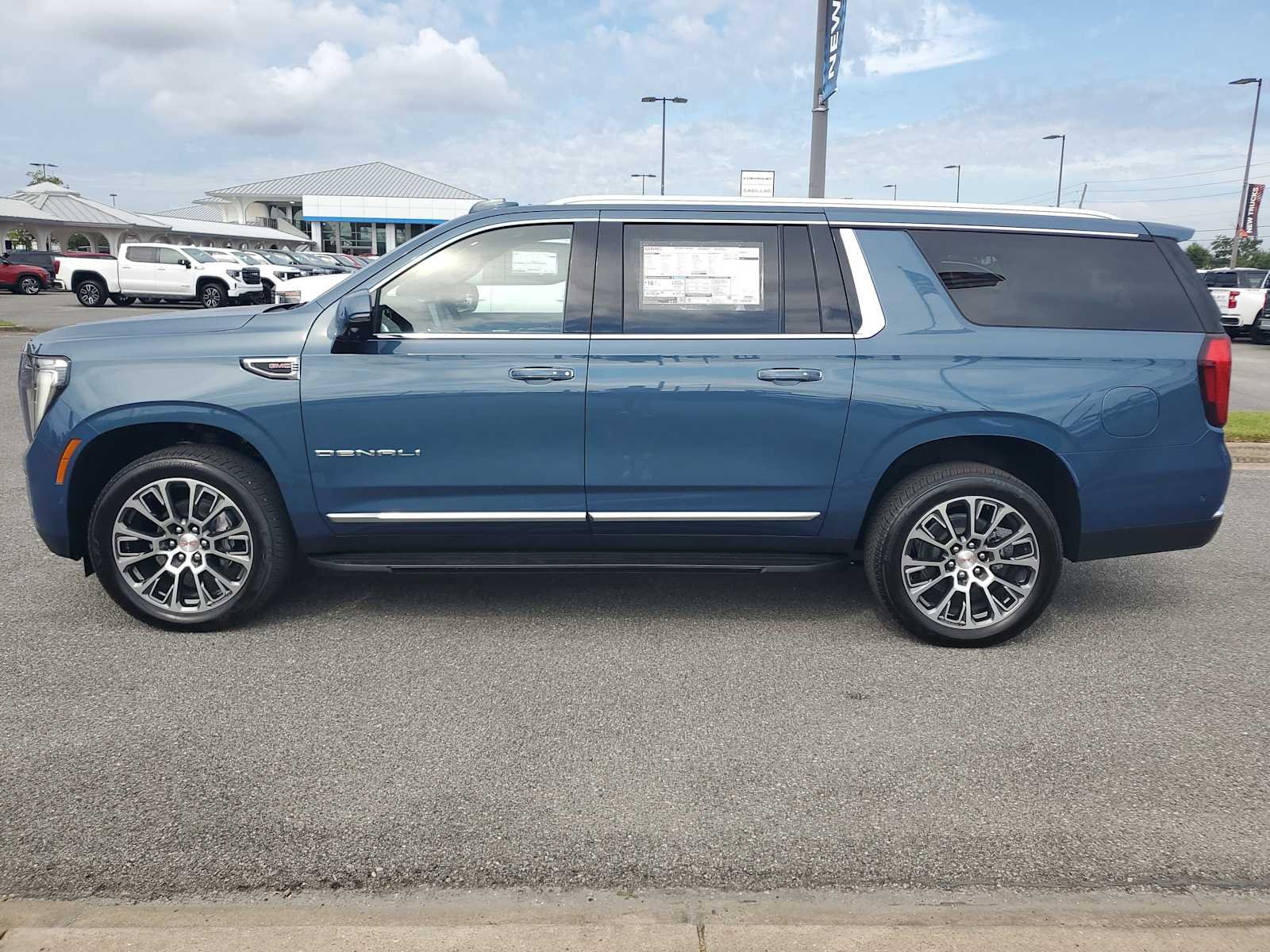 New 2025 GMC Yukon XL Denali SUV #25280500 | Bill Cramer Chevrolet GMC
