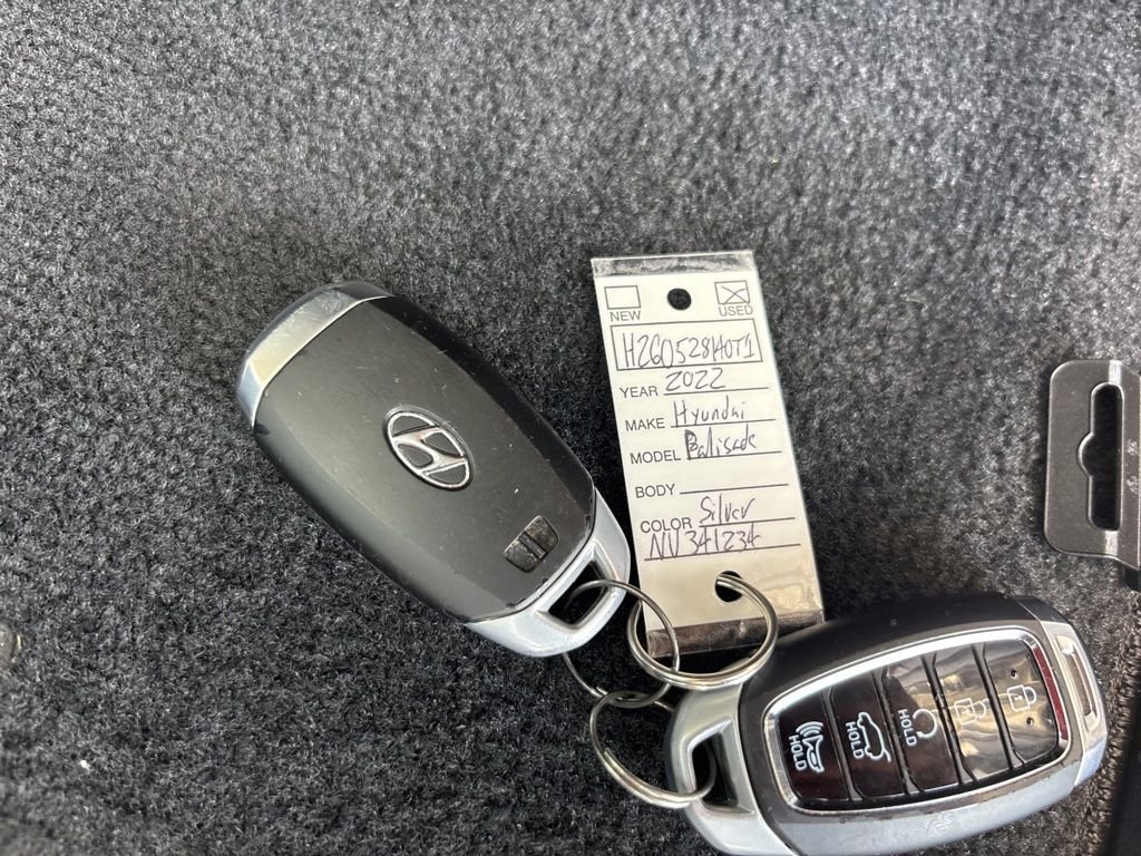 Used 2022 Silver Hyundai SEL image 39
