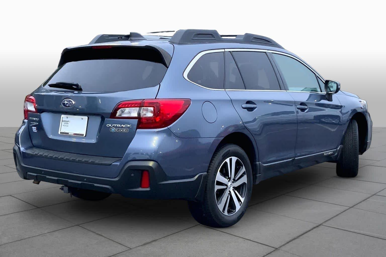 Used 2018 Twilight Blue Metallic Subaru Limited image 12