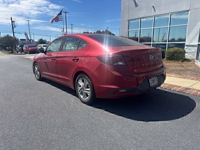 Used 2020 Red Hyundai SE image 9
