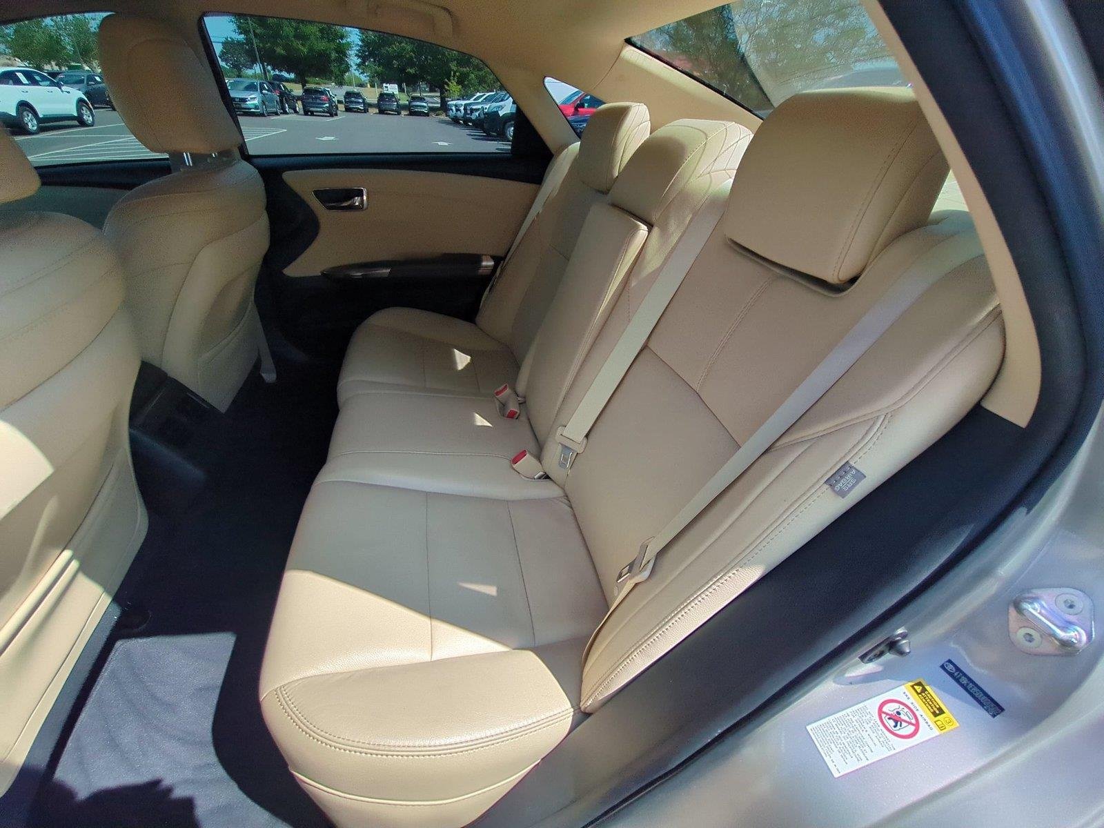 Used 2013  Toyota XLE Touring image 32