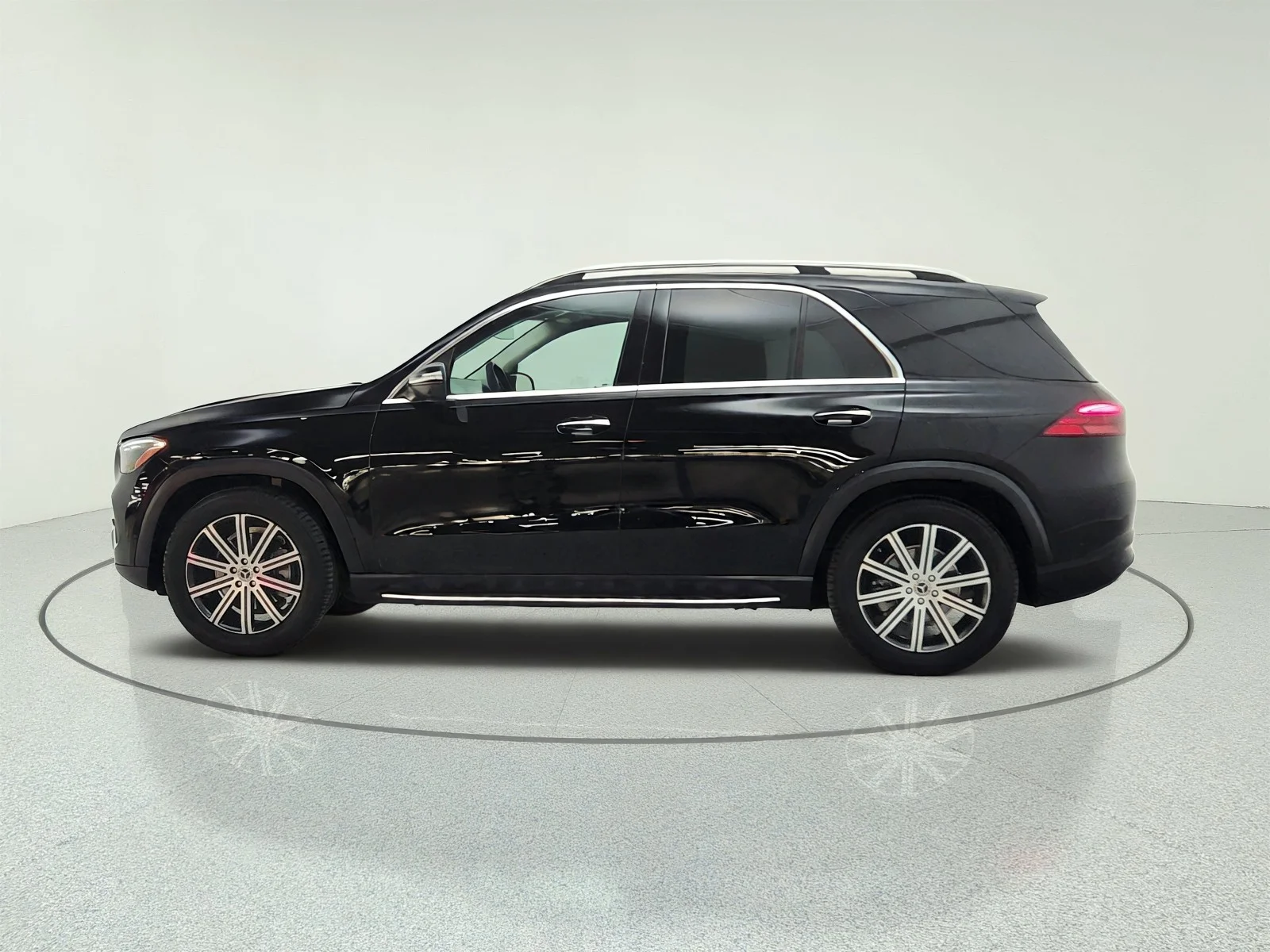 Certified Used 2024 Black Mercedes-Benz GLE 350 4MATIC® SUV image 8