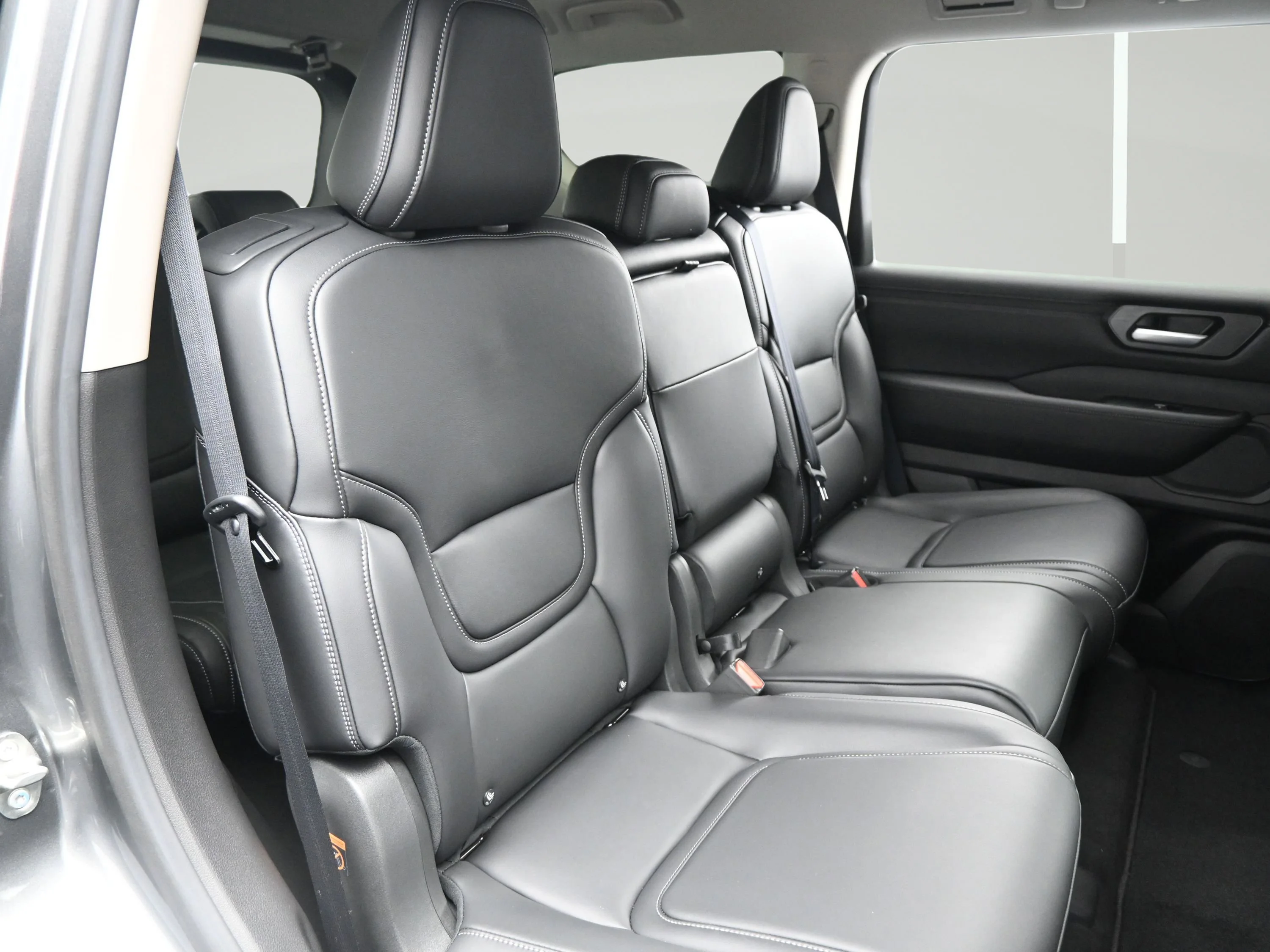 Certified Used 2025 Gun Metallic Nissan SV image 13
