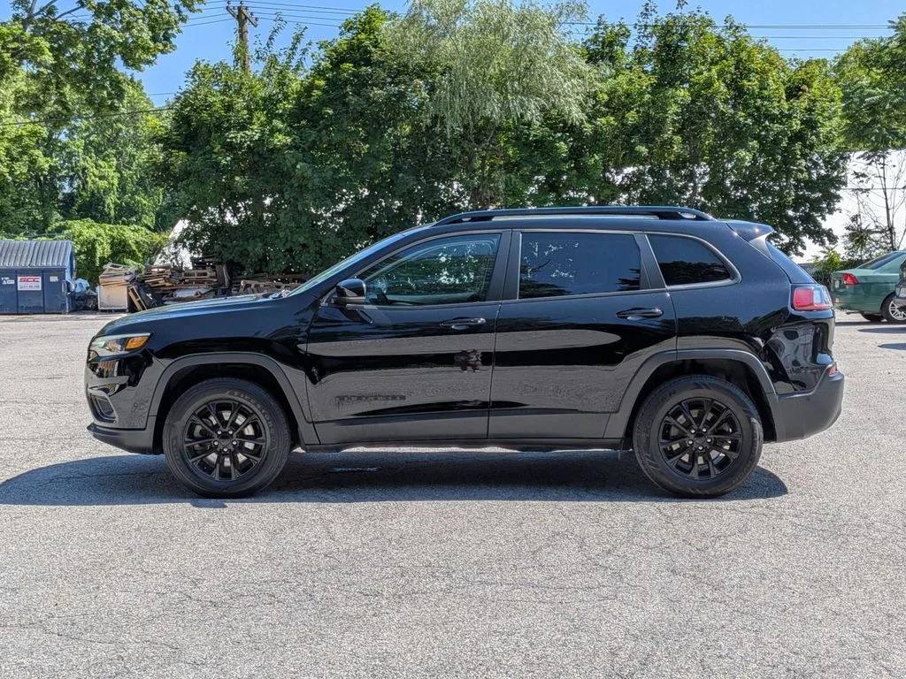 Used 2023 Black Jeep Altitude image 9